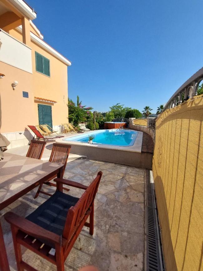 Apartments Maris Vranjic Luaran gambar