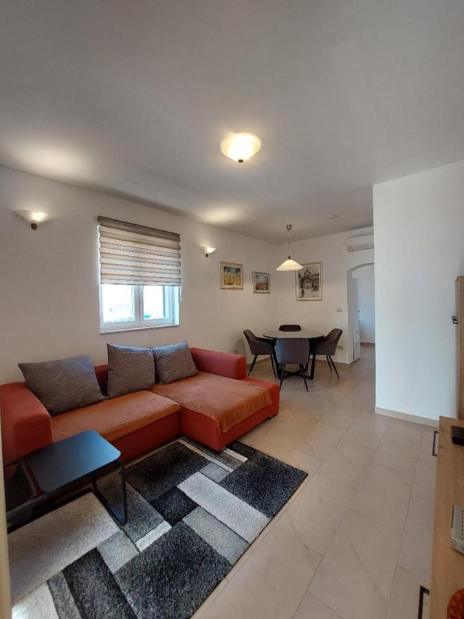 Apartments Maris Vranjic Luaran gambar